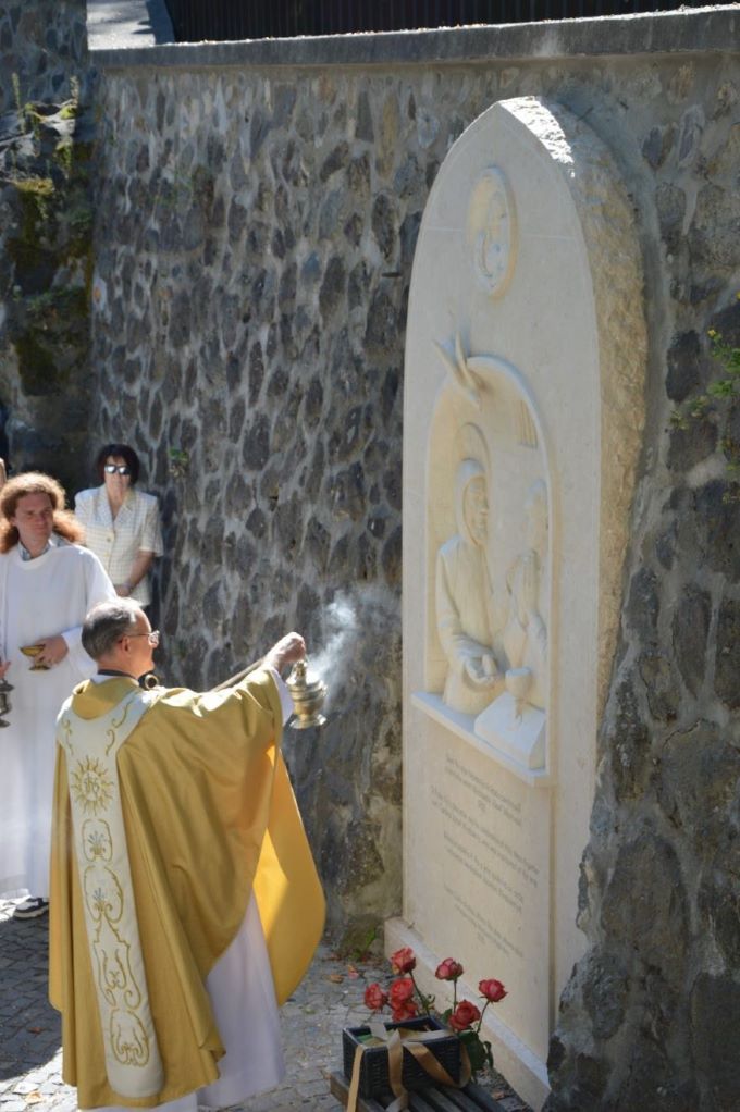 Szentkút dombormű